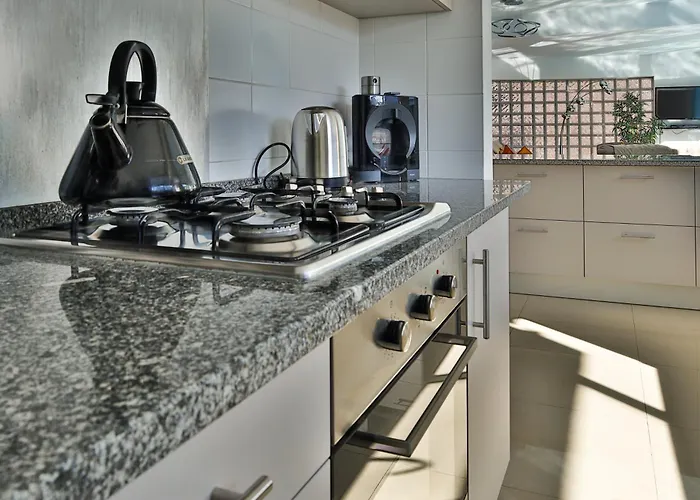 Serena -your Exclusive Private Swimming Pool שטובל